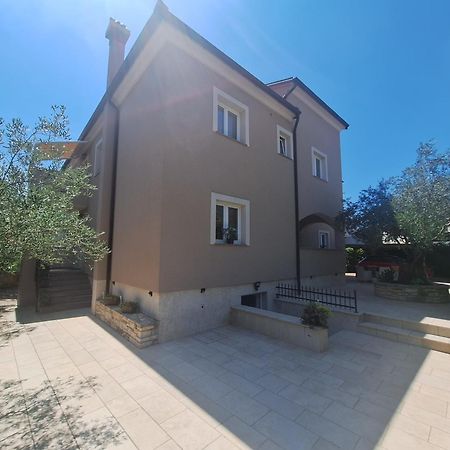 Apartment And Room Marlen Ровінсько-Село Екстер'єр фото