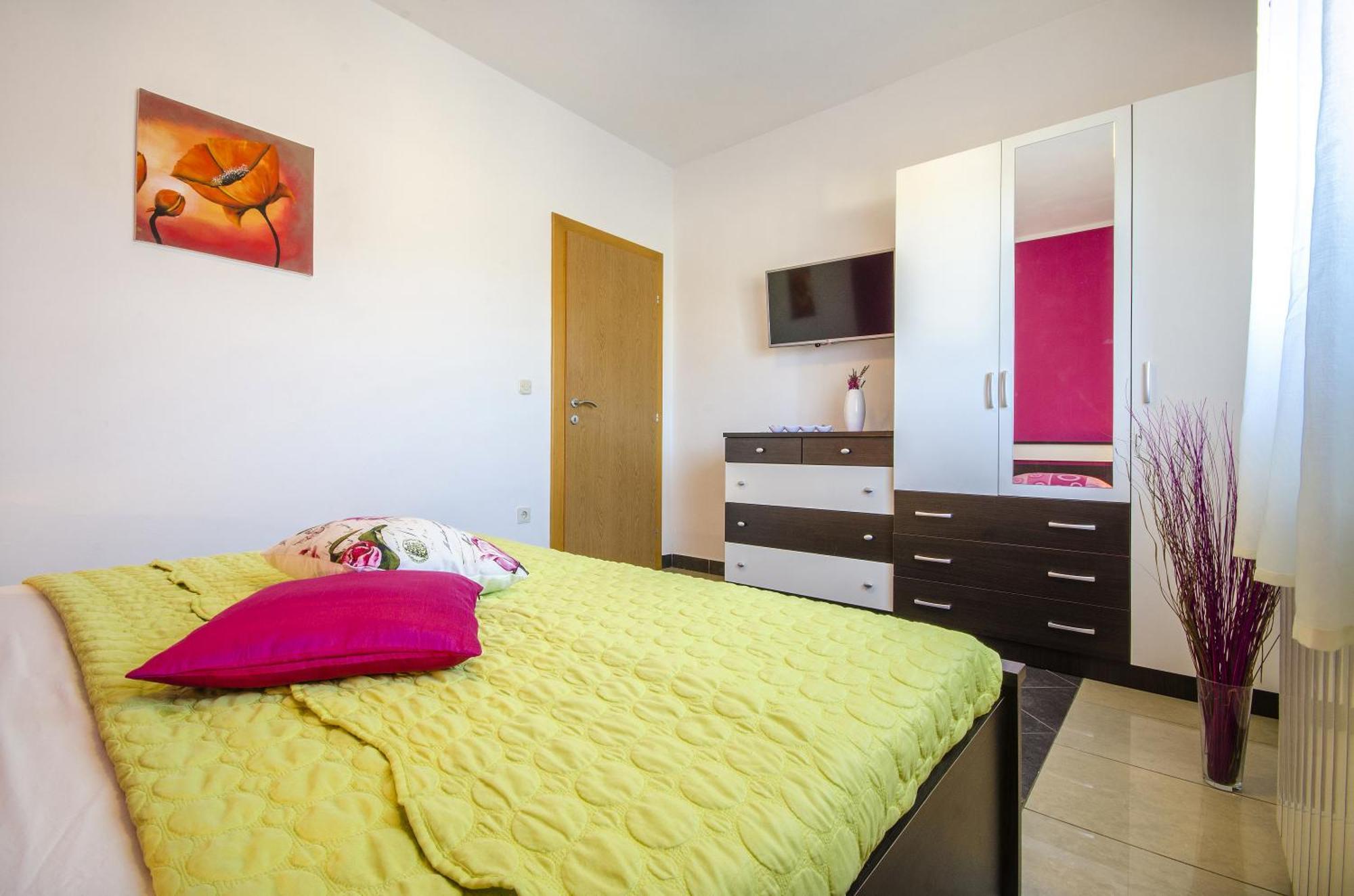 Apartment And Room Marlen Ровінсько-Село Номер фото