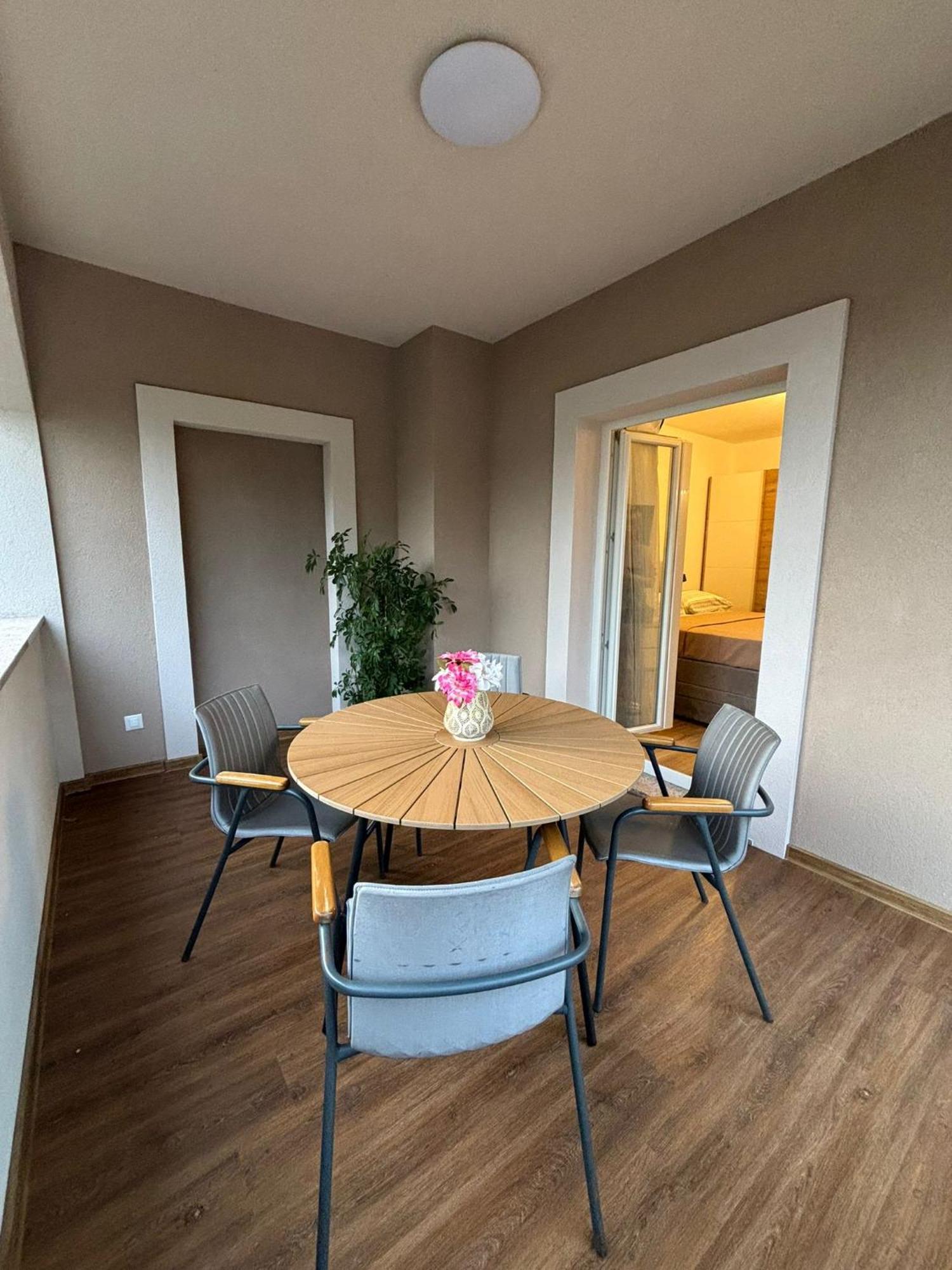 Apartment And Room Marlen Ровінсько-Село Екстер'єр фото