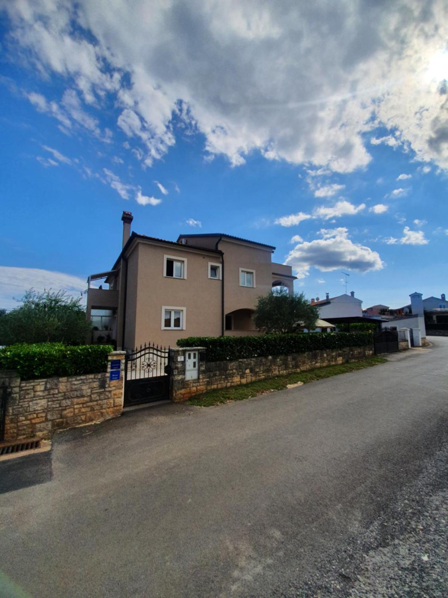 Apartment And Room Marlen Ровінсько-Село Екстер'єр фото