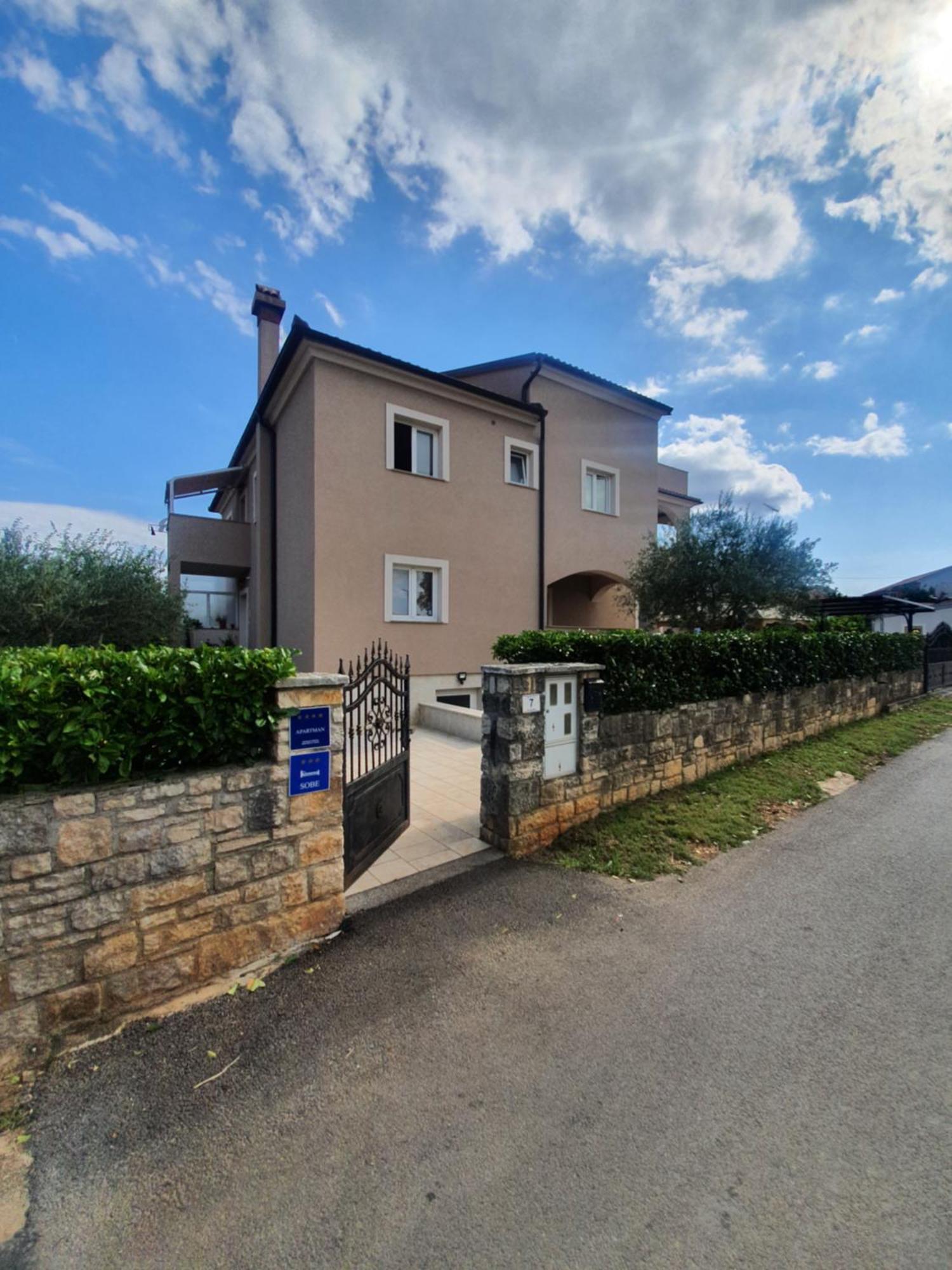 Apartment And Room Marlen Ровінсько-Село Екстер'єр фото
