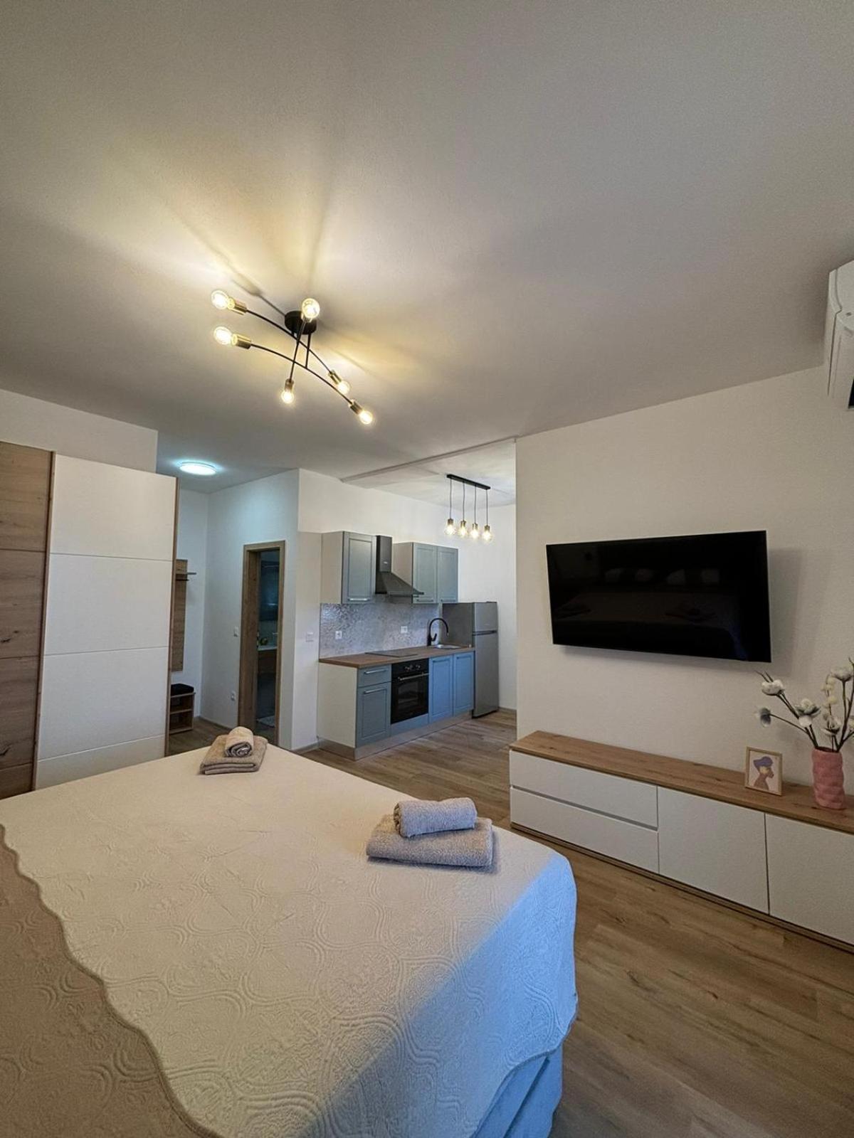 Apartment And Room Marlen Ровінсько-Село Екстер'єр фото