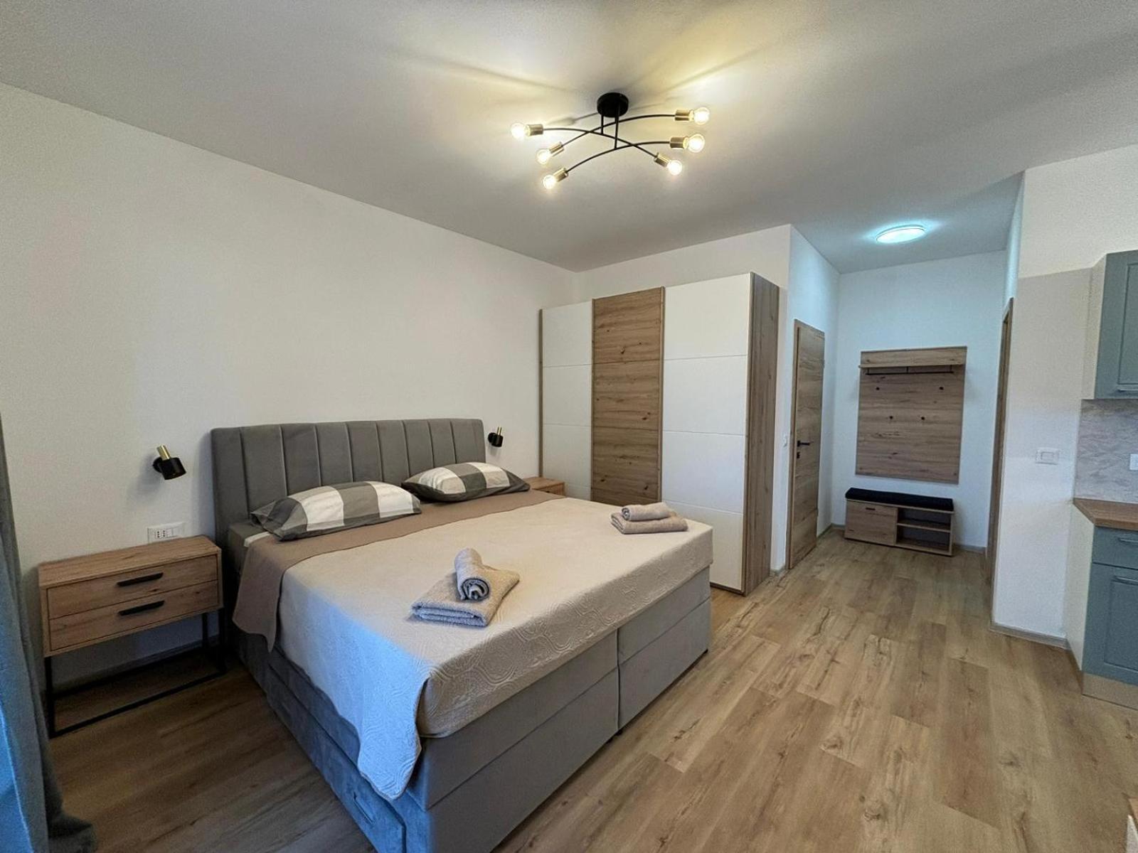 Apartment And Room Marlen Ровінсько-Село Екстер'єр фото
