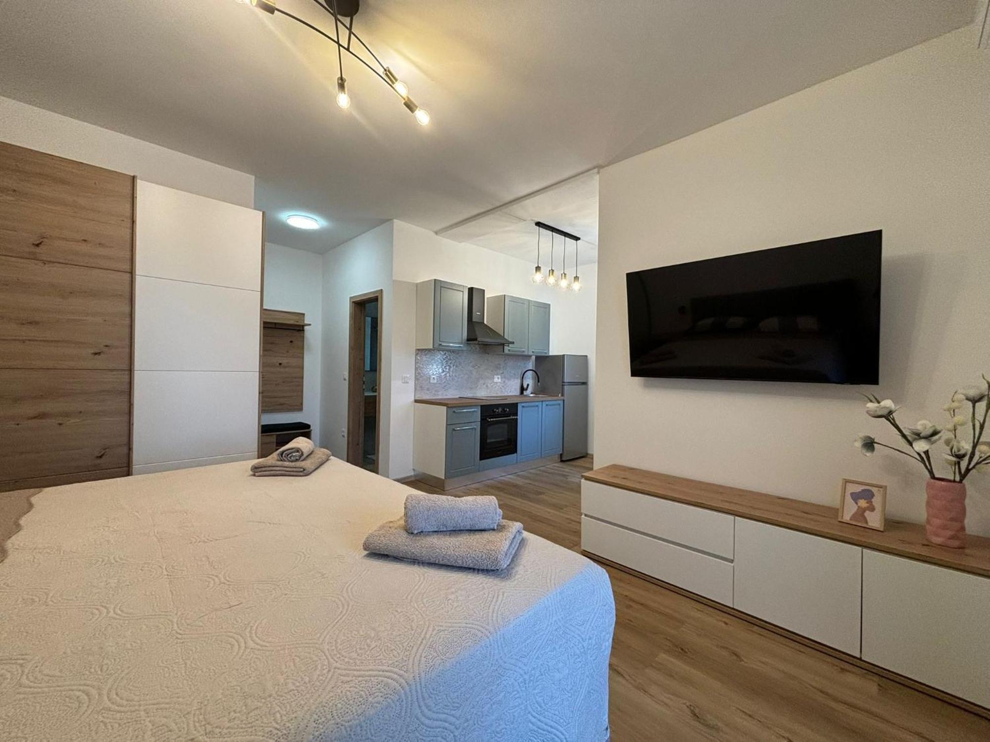 Apartment And Room Marlen Ровінсько-Село Екстер'єр фото