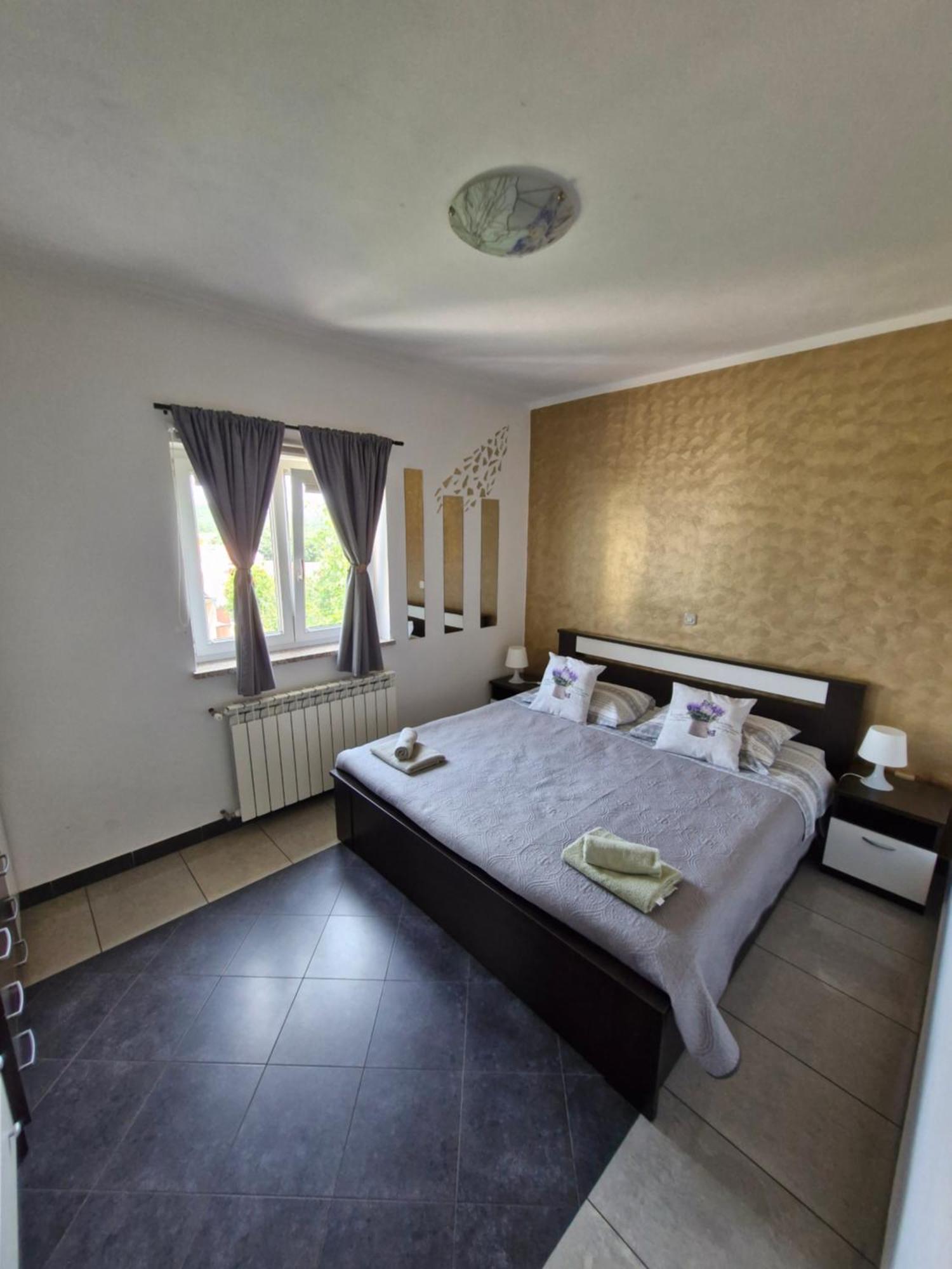 Apartment And Room Marlen Ровінсько-Село Екстер'єр фото