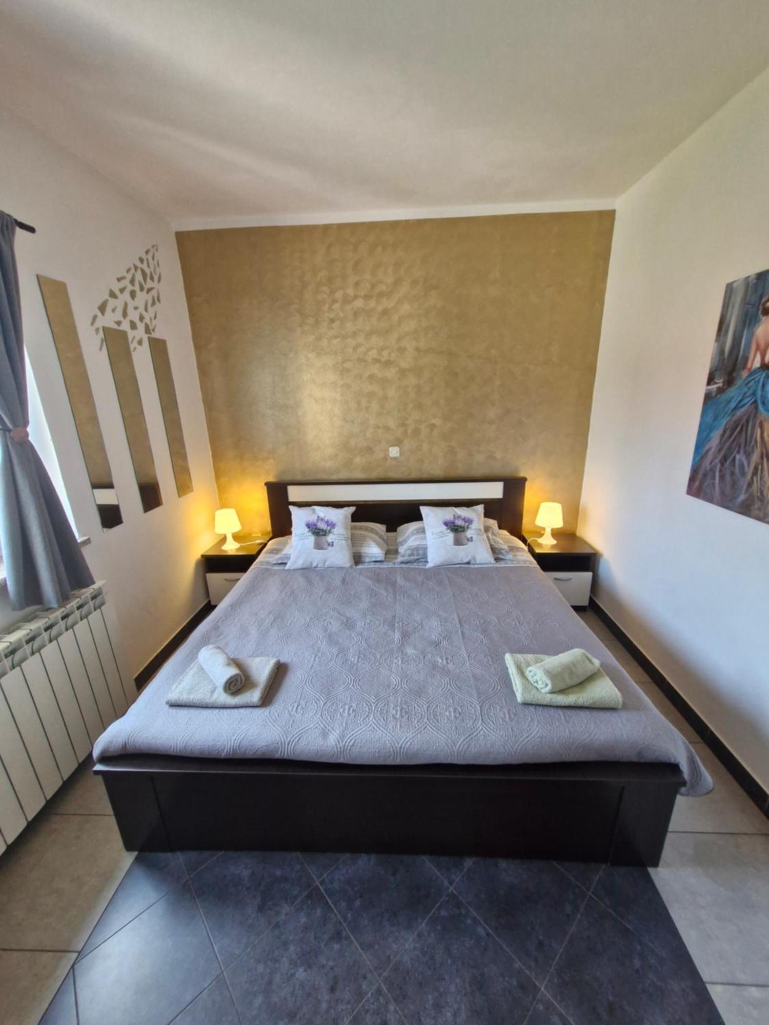 Apartment And Room Marlen Ровінсько-Село Екстер'єр фото